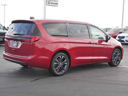 2026 Chrysler Pacifica L