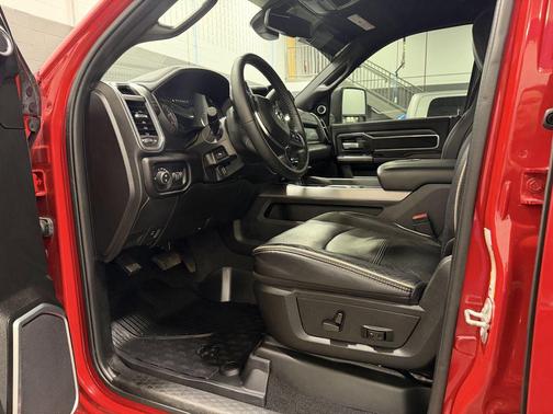 2024 RAM 3500 Laramie Crew Cab 4x4 6'4' Box