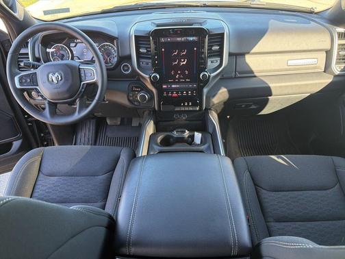 Diamond Black Crystal Pearlcoat 2025 RAM 1500 Big Horn/Lone Star