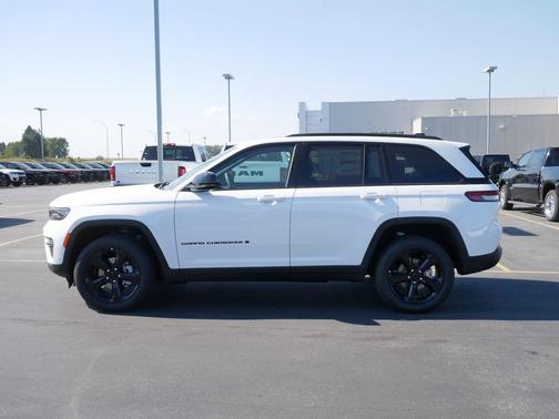 Bright White Clearcoat 2025 Jeep Grand Cherokee Limited