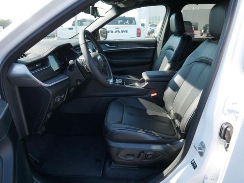 Bright White Clearcoat 2025 Jeep Grand Cherokee Limited