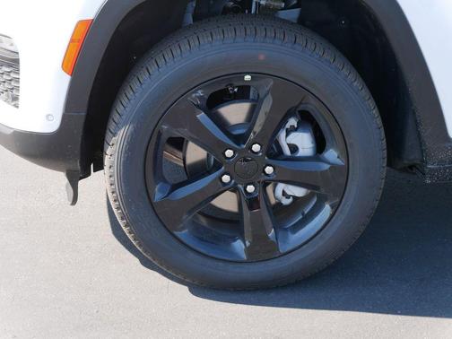 Bright White Clearcoat 2025 Jeep Grand Cherokee Limited