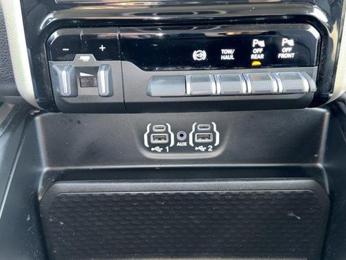 2023 RAM 3500 Laramie Crew Cab 4x4 8' Box