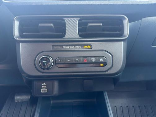 Oxford White 2025 Ford Maverick XL