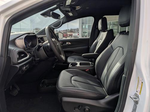 Bright White Clearcoat 2026 Chrysler Pacifica L