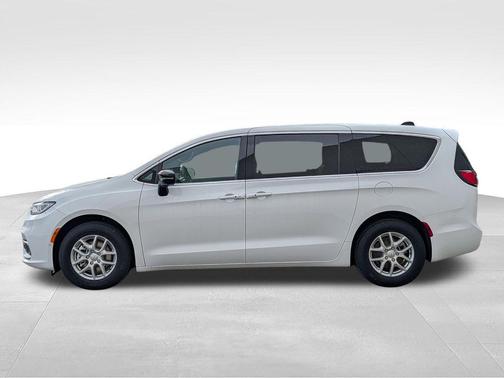 Bright White Clearcoat 2026 Chrysler Pacifica L