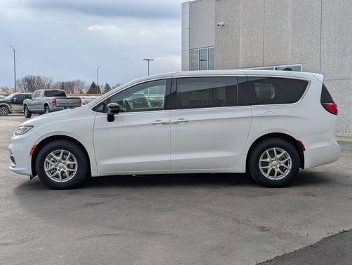 Bright White Clearcoat 2026 Chrysler Pacifica L