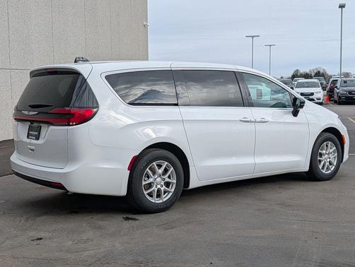 Bright White Clearcoat 2026 Chrysler Pacifica L