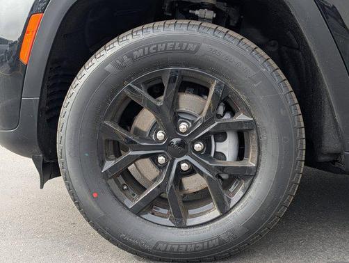 2026 Jeep Grand Cherokee Altitude