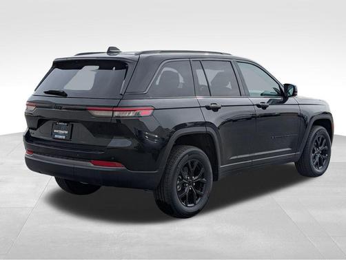 Diamond Black Crystal Pearlcoat 2026 Jeep Grand Cherokee Altitude
