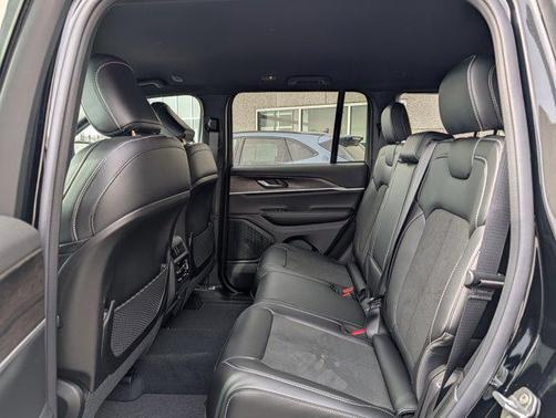 2026 Jeep Grand Cherokee Altitude