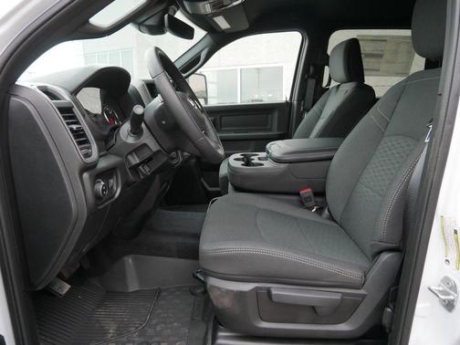 2026 RAM 2500 Tradesman Crew Cab 4x4 8' Box