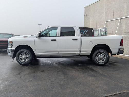 Bright White Clearcoat 2026 RAM 3500 Tradesman Crew Cab 4x4 6'4' Box