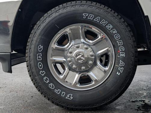 Bright White Clearcoat 2026 RAM 3500 Tradesman Crew Cab 4x4 6'4' Box