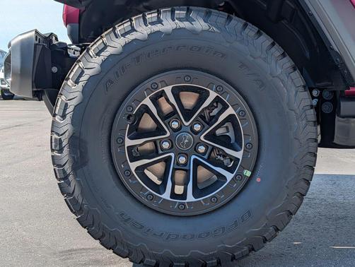 Tuscadero Pearlcoat 2026 Jeep Wrangler Willys