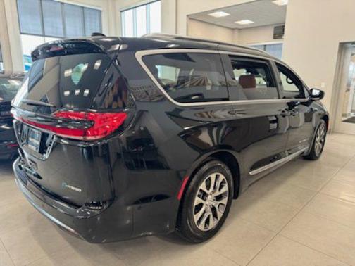 2025 Chrysler Pacifica L