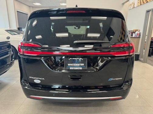 2025 Chrysler Pacifica L