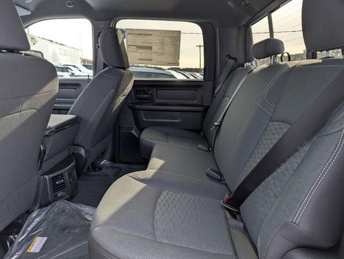 Diamond Black Crystal Pearlcoat 2026 RAM 2500 Tradesman Crew Cab 4x4 6'4' Box