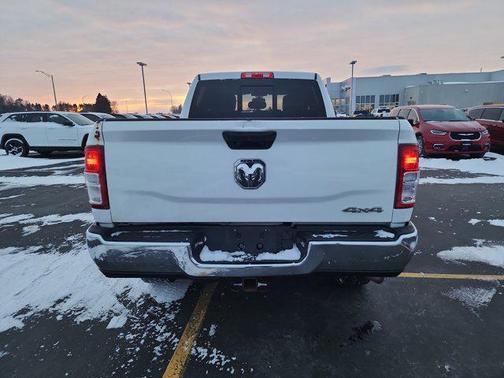 2020 RAM 3500 Tradesman Crew Cab 4x4 6'4' Box