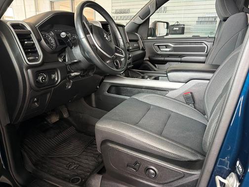 Patriot Blue Pearlcoat 2023 RAM 1500 Big Horn/Lone Star