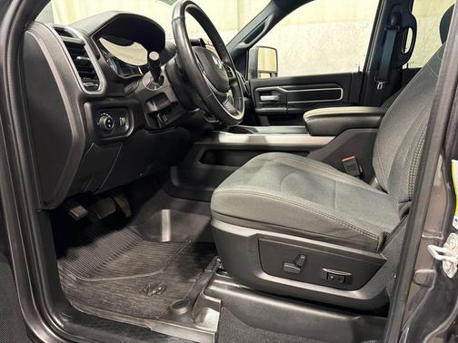 Granite Crystal Metallic Clearcoat 2024 RAM 2500 Big Horn Crew Cab 4x4 6'4' Box