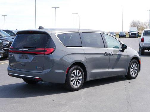 2025 Chrysler Pacifica Hybrid Select