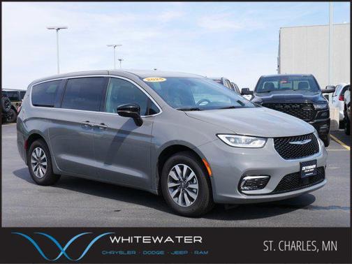 2025 Chrysler Pacifica Hybrid Select