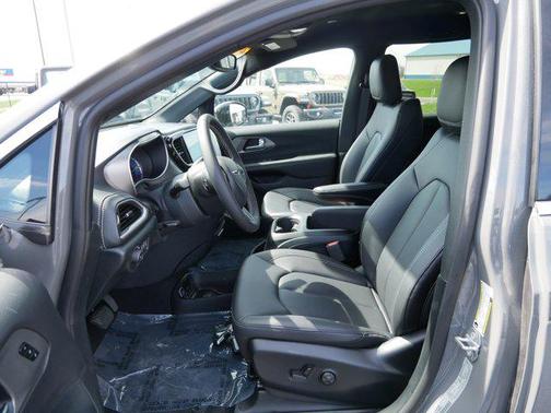2025 Chrysler Pacifica Hybrid Select