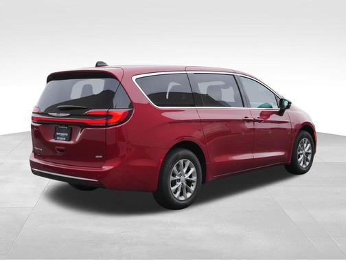 Red Hot Pearlcoat 2026 Chrysler Pacifica L