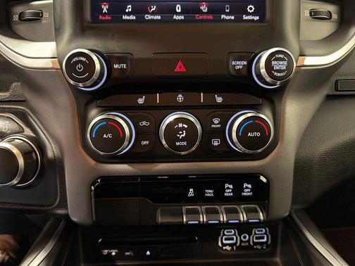 Bright White Clearcoat 2019 RAM 1500 Big Horn