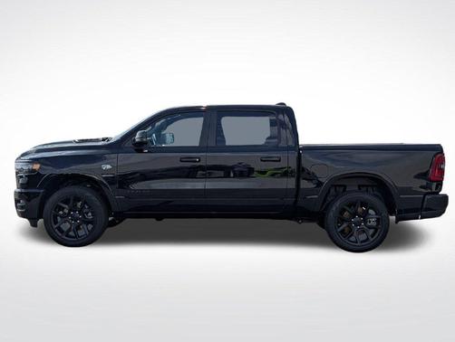 Diamond Black Crystal Pearlcoat 2026 RAM 1500 Laramie