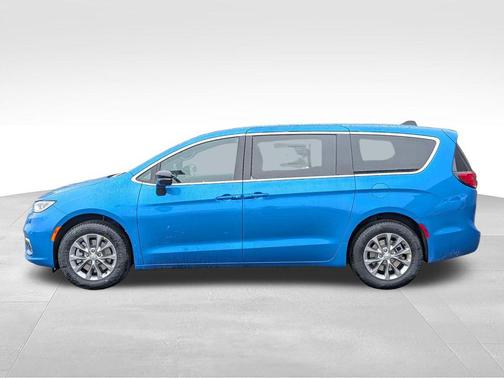 Hydro Blue Pearlcoat 2026 Chrysler Pacifica L