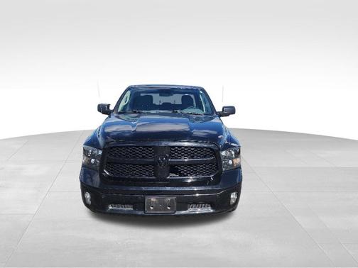 Diamond Black Crystal Pearlcoat 2019 RAM 1500 Big Horn