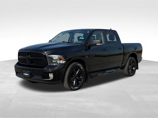 Diamond Black Crystal Pearlcoat 2019 RAM 1500 Big Horn