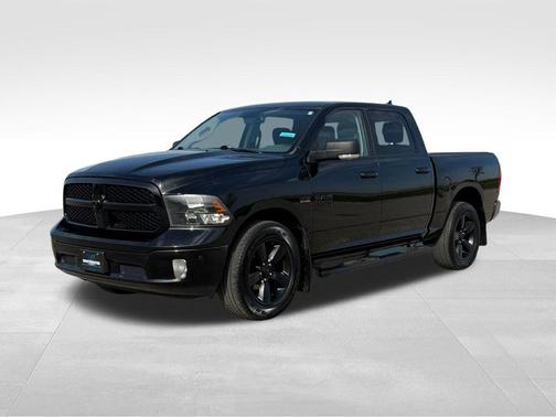 Diamond Black Crystal Pearlcoat 2019 RAM 1500 Big Horn