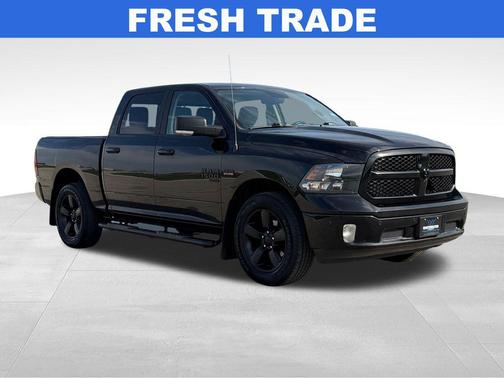 Diamond Black Crystal Pearlcoat 2019 RAM 1500 Big Horn