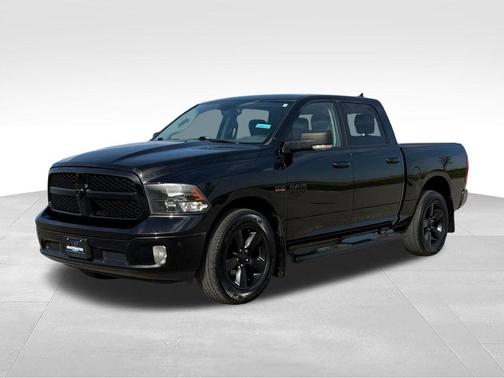 Diamond Black Crystal Pearlcoat 2019 RAM 1500 Big Horn