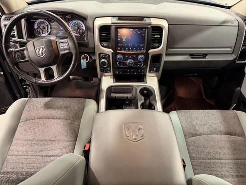 Diamond Black Crystal Pearlcoat 2019 RAM 1500 Big Horn