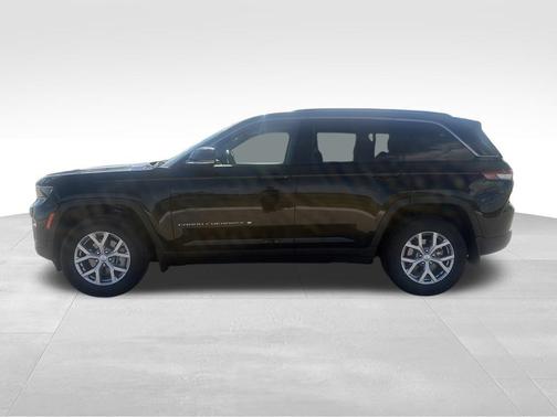 Diamond Black Crystal Pearlcoat 2022 Jeep Grand Cherokee Limited