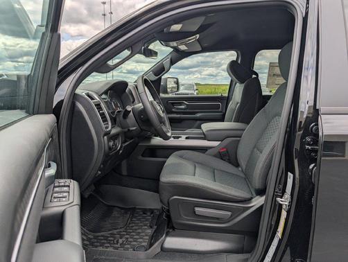 Diamond Black Crystal Pearlcoat 2026 RAM 1500 Big Horn/Lone Star