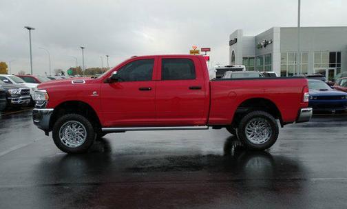 2022 RAM 2500 Tradesman Crew Cab 4x4 6'4' Box