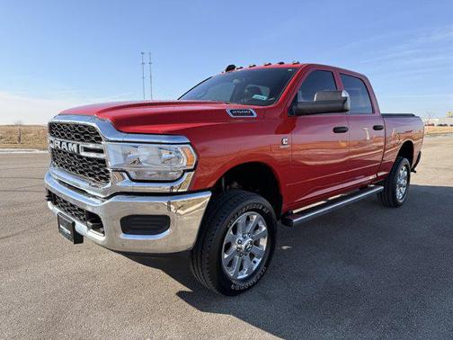 2022 RAM 2500 Tradesman Crew Cab 4x4 6'4' Box