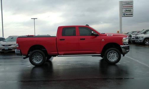 2022 RAM 2500 Tradesman Crew Cab 4x4 6'4' Box