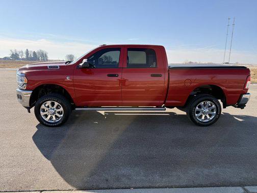 2022 RAM 2500 Tradesman Crew Cab 4x4 6'4' Box