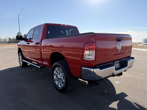 2022 RAM 2500 Tradesman Crew Cab 4x4 6'4' Box