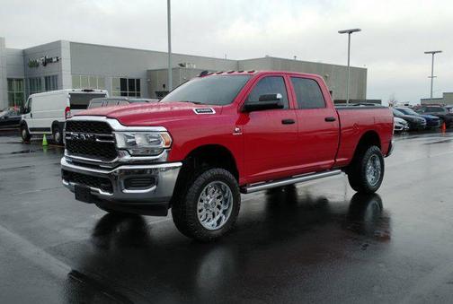 2022 RAM 2500 Tradesman Crew Cab 4x4 6'4' Box