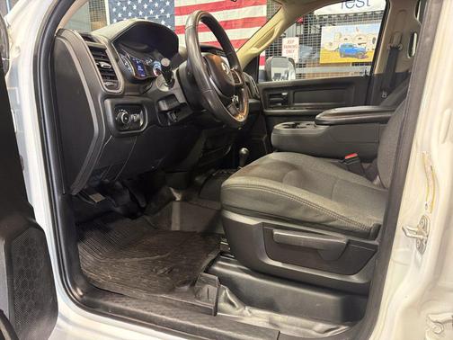 Bright White Clearcoat 2020 RAM 3500 Tradesman Crew Cab 4x4 6'4' Box