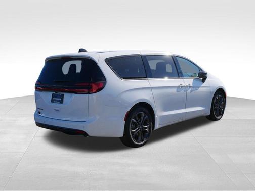 Bright White Clearcoat 2026 Chrysler Pacifica L