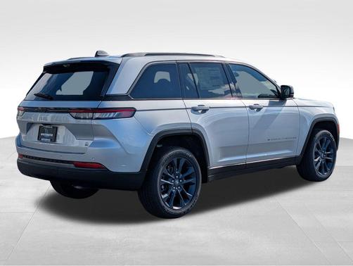 Silver Zynith 2026 Jeep Grand Cherokee 85th Anniversary Edition