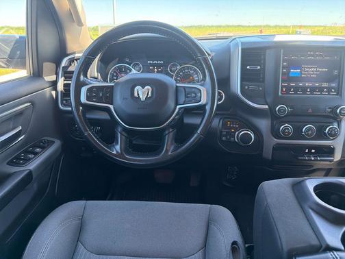 Granite Crystal Metallic Clearcoat 2019 RAM 1500 Big Horn